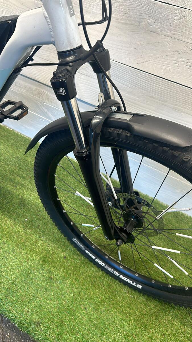 Btwin electric city bike, white (3)