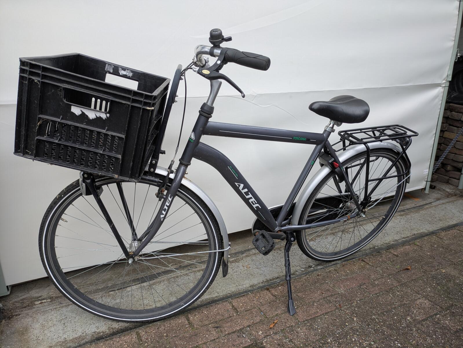28 inch Altec Toscane met terugtraprem en een voordrager. (4)