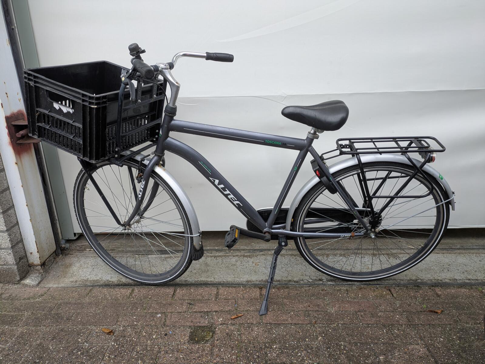 28 inch Altec Toscane met terugtraprem en een voordrager. (5)