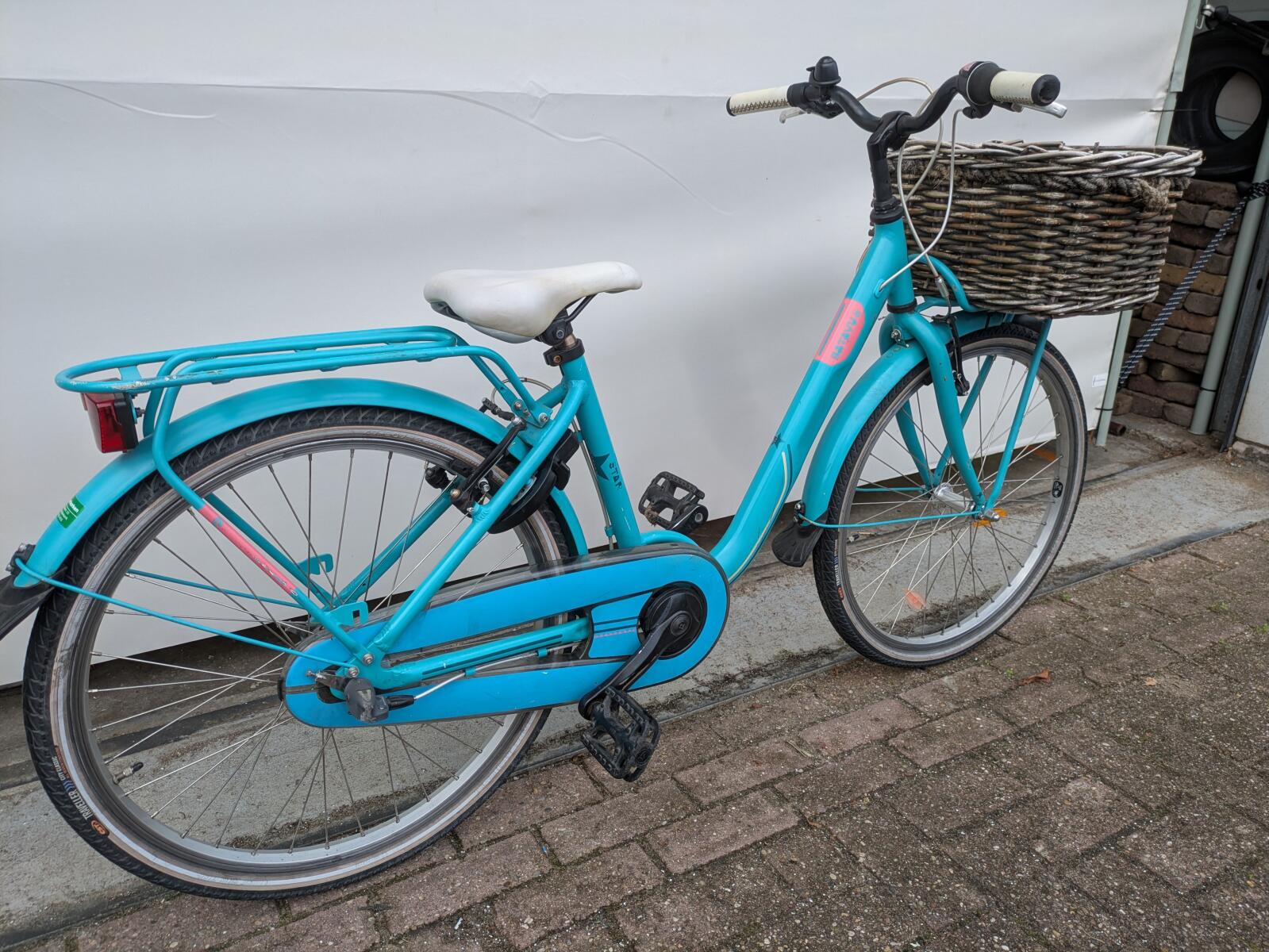 24 inch Batavus Star met 3 versnellingen en een voordrager. (3)