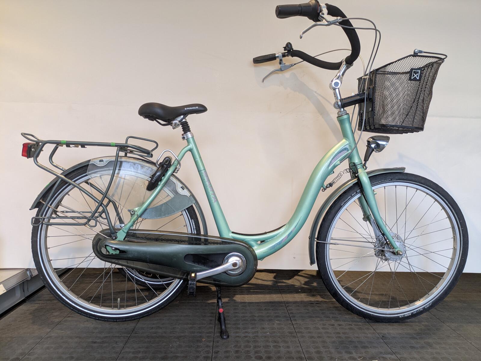 26 inch Sparta Amazone Trendy met 7 versnellingen en een mandje.