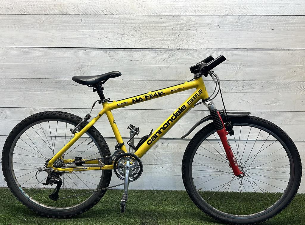 Cannondale city bike, yellow