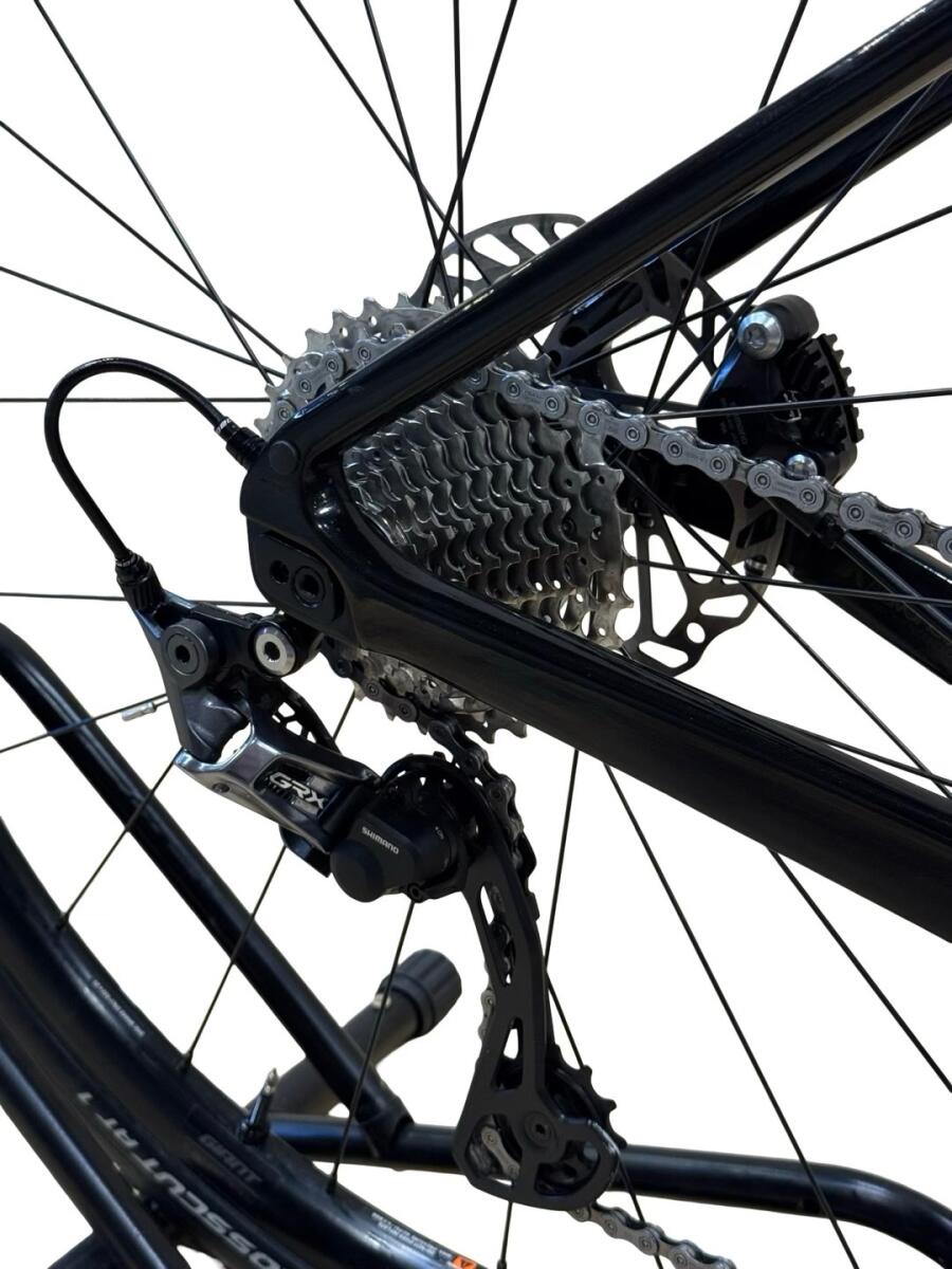 Giant Revolt Advanced 2 Carbon Gravelbike Shimano GRX 2023 (4)