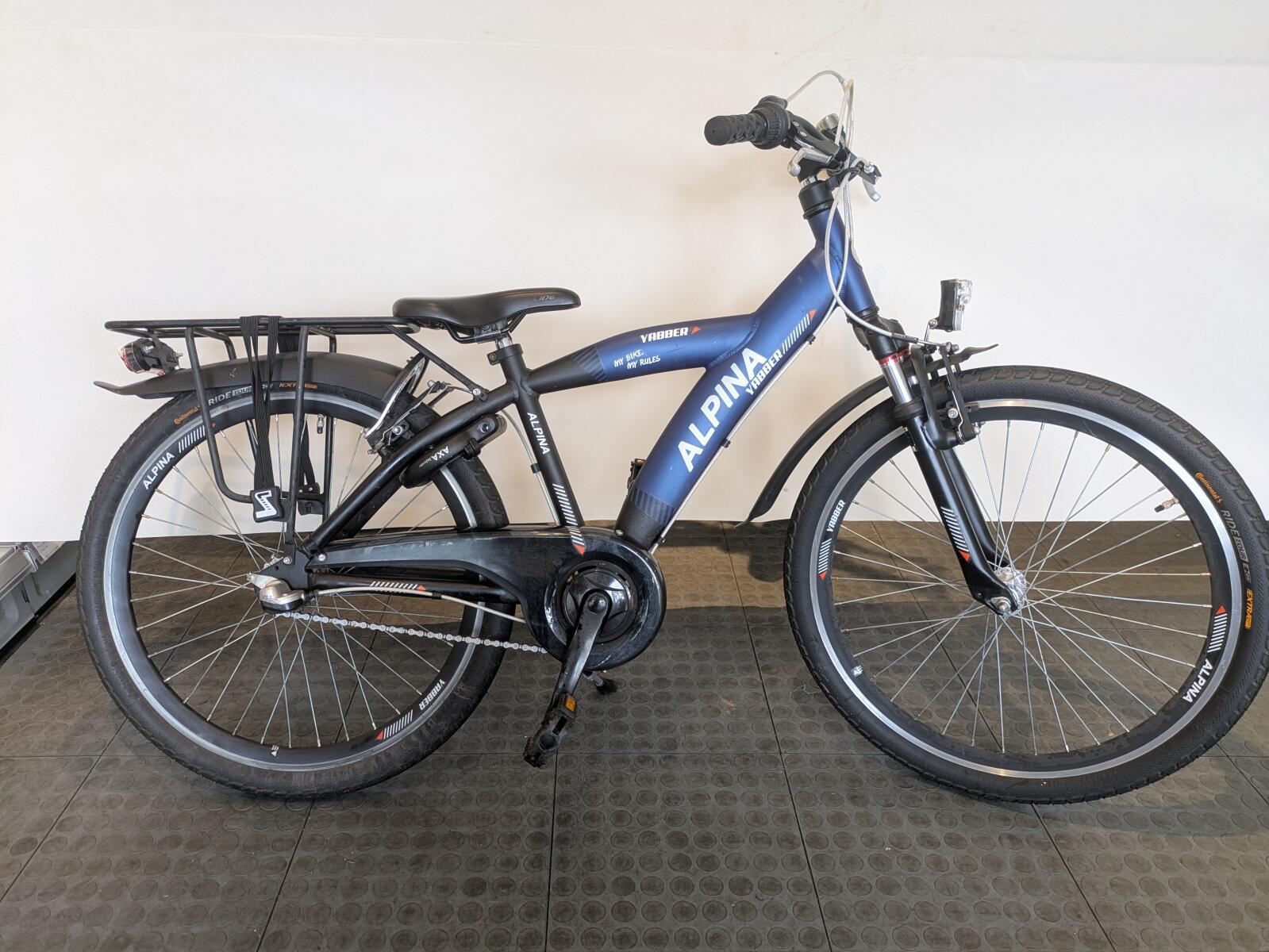 24 inch Alpina Yabber met 3 versnellingen.