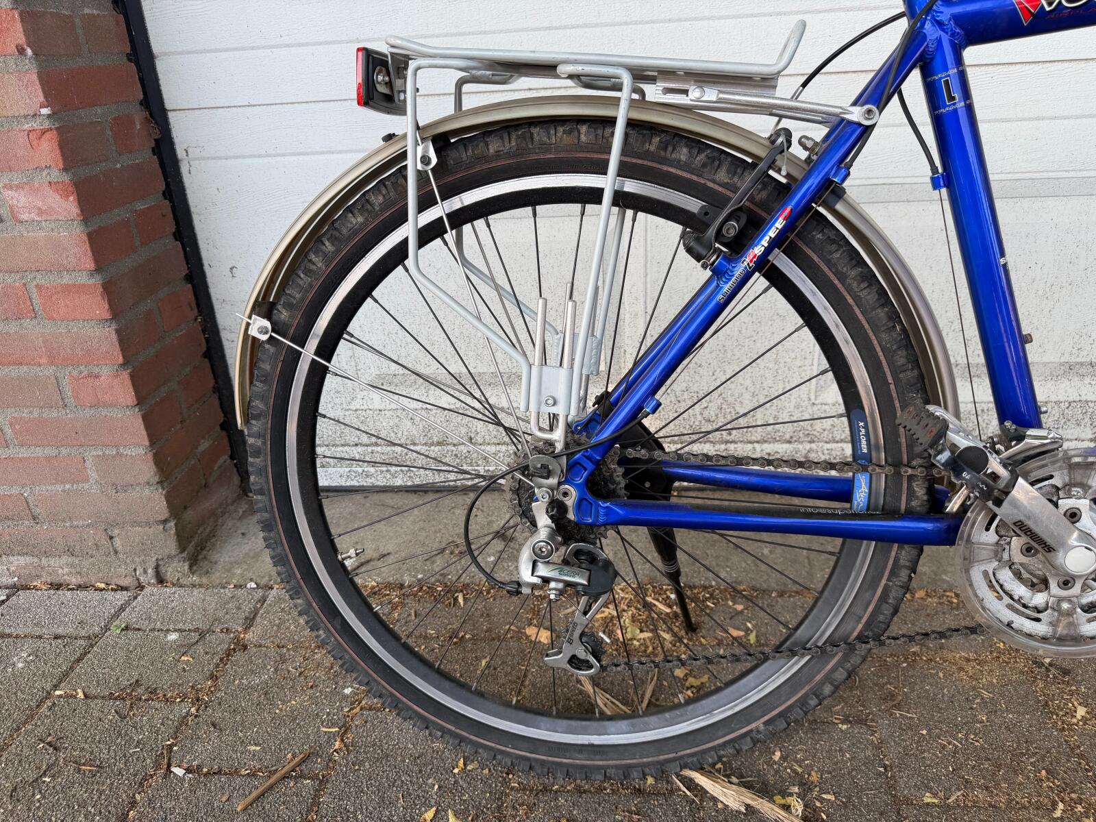 Blue Superior Voodoo mountain bike (5)