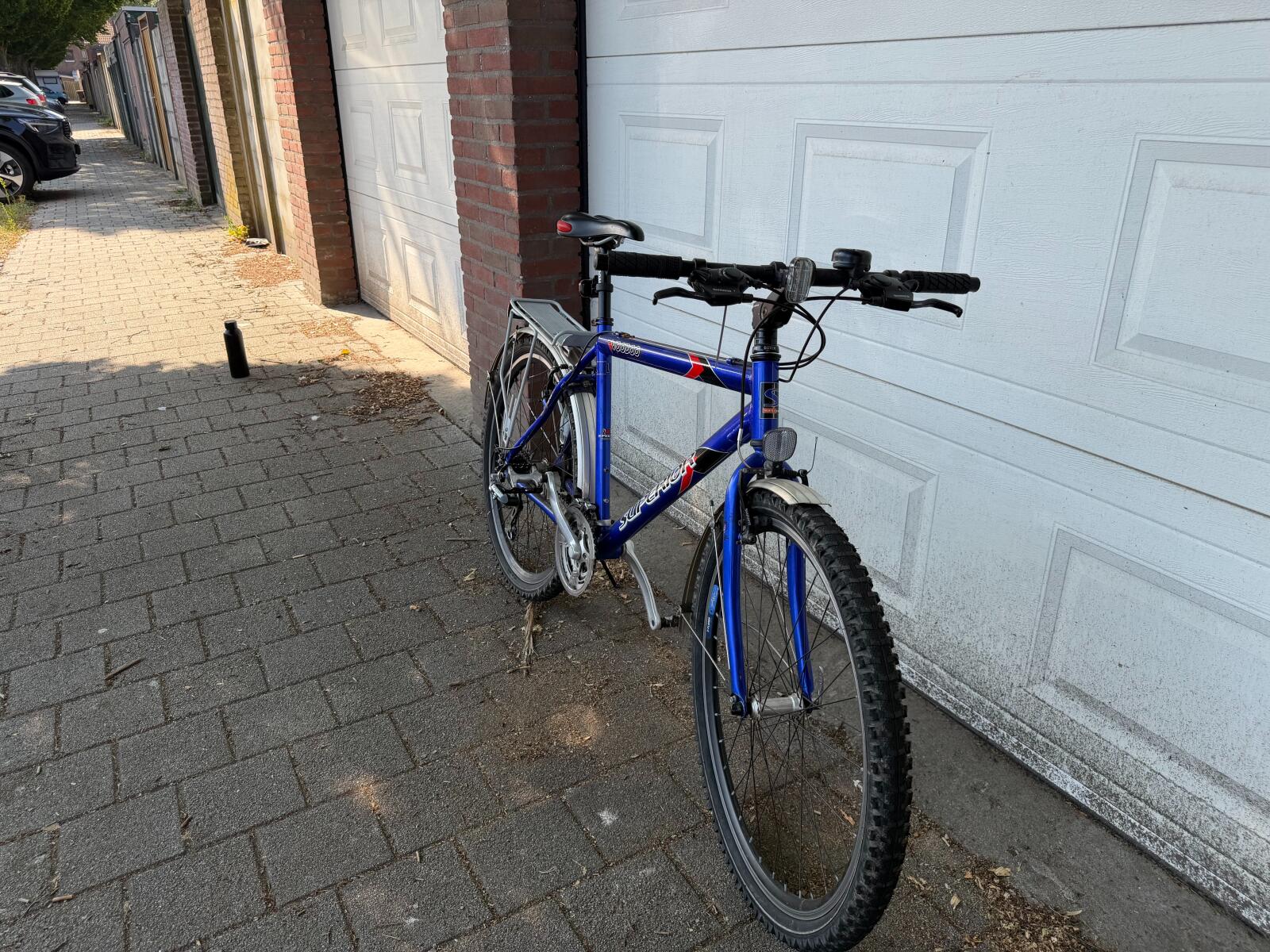 Blue Superior Voodoo mountain bike (3)