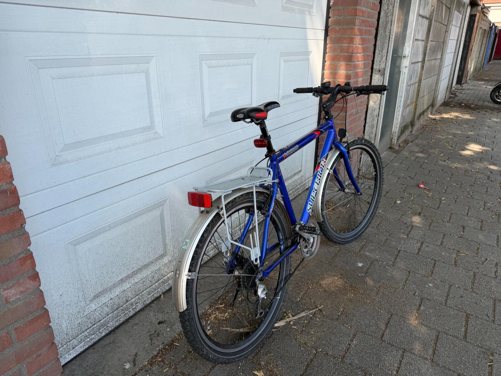 Blue Superior Voodoo mountain bike (4)