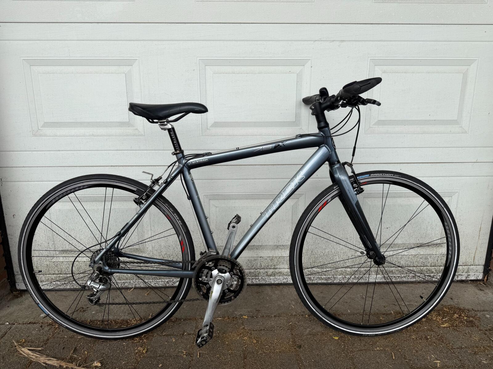 Grey/metal Trek