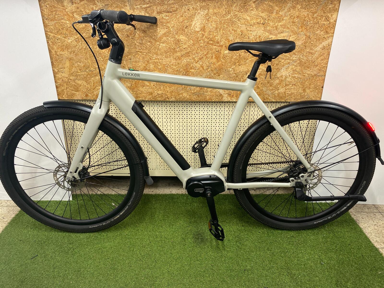 LEKKER AMSTERDAM URBAN E BIKE 2025 61 CM BELT DRIVE (3)
