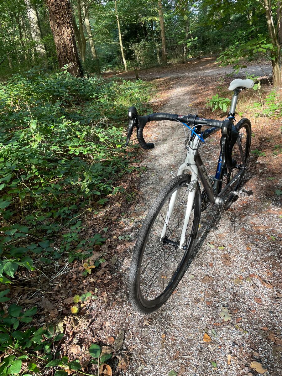 Cross is coming/ Gravel's alive: Zilverkleurige Fuji  Cross 1.0 (4)