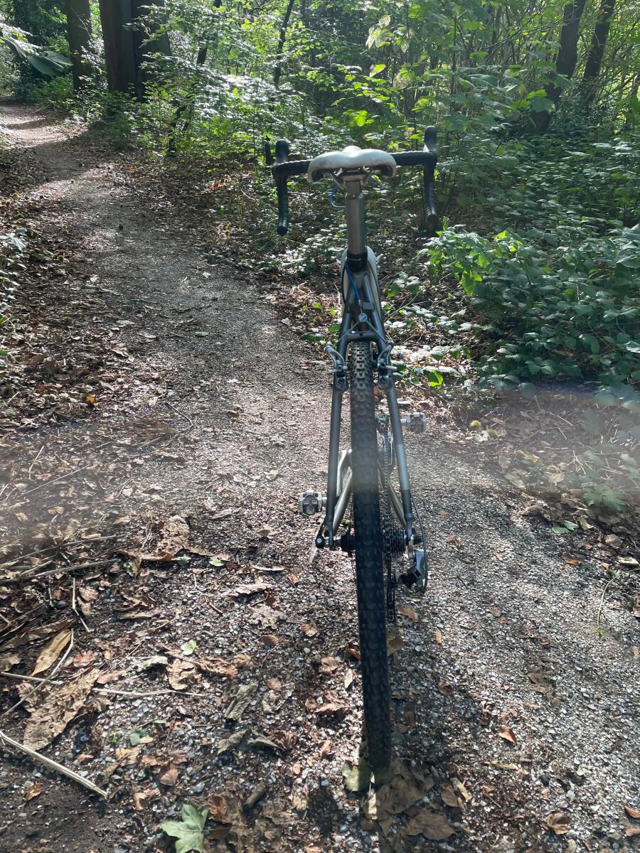 Cross is coming/ Gravel's alive: Zilverkleurige Fuji  Cross 1.0 (5)