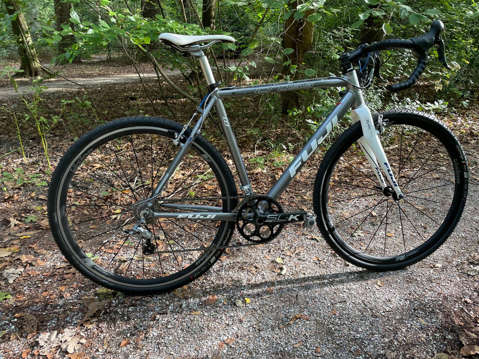 Cross is coming/ Gravel's alive: Zilverkleurige Fuji  Cross 1.0 (3)