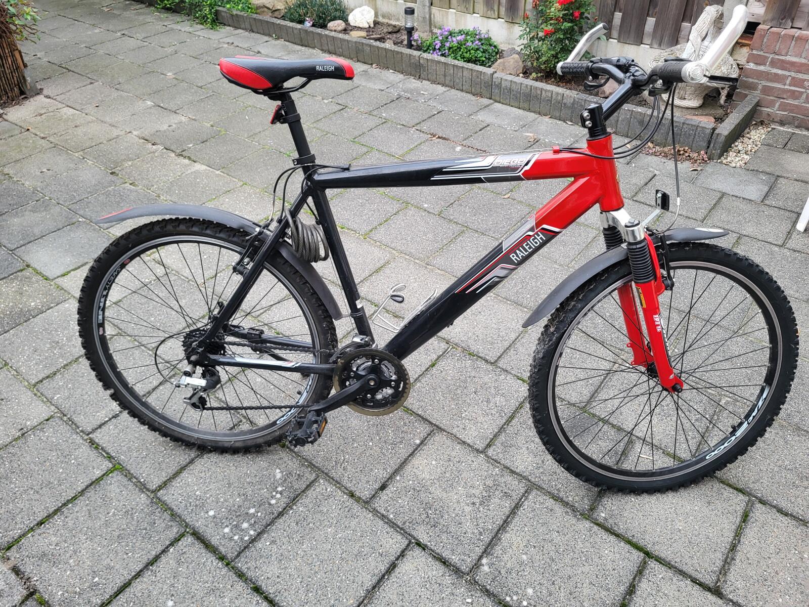 Lichtgewicht, robuuste Raleigh Diego Zwart-Rood
