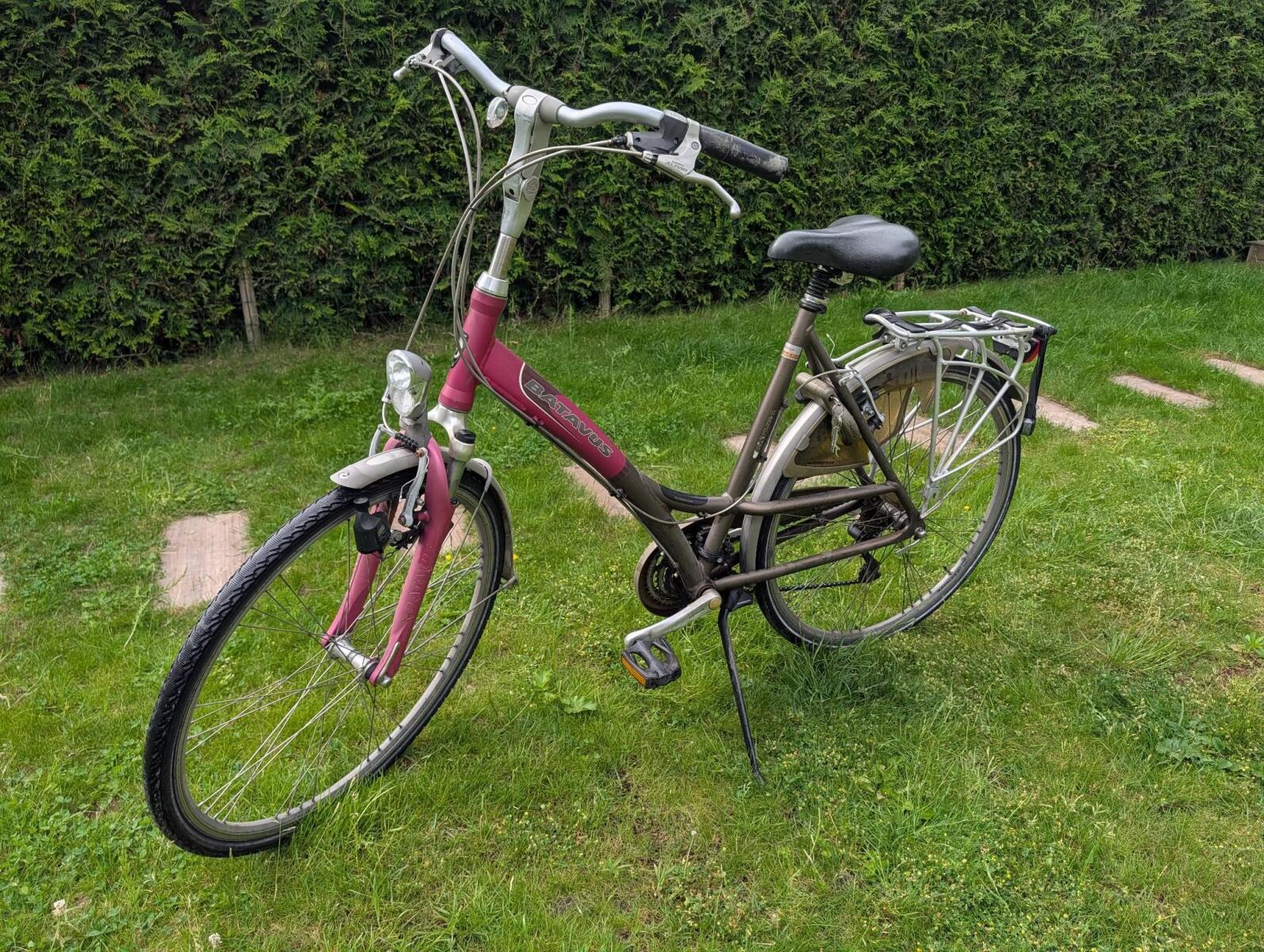 Batavus city bike, pink