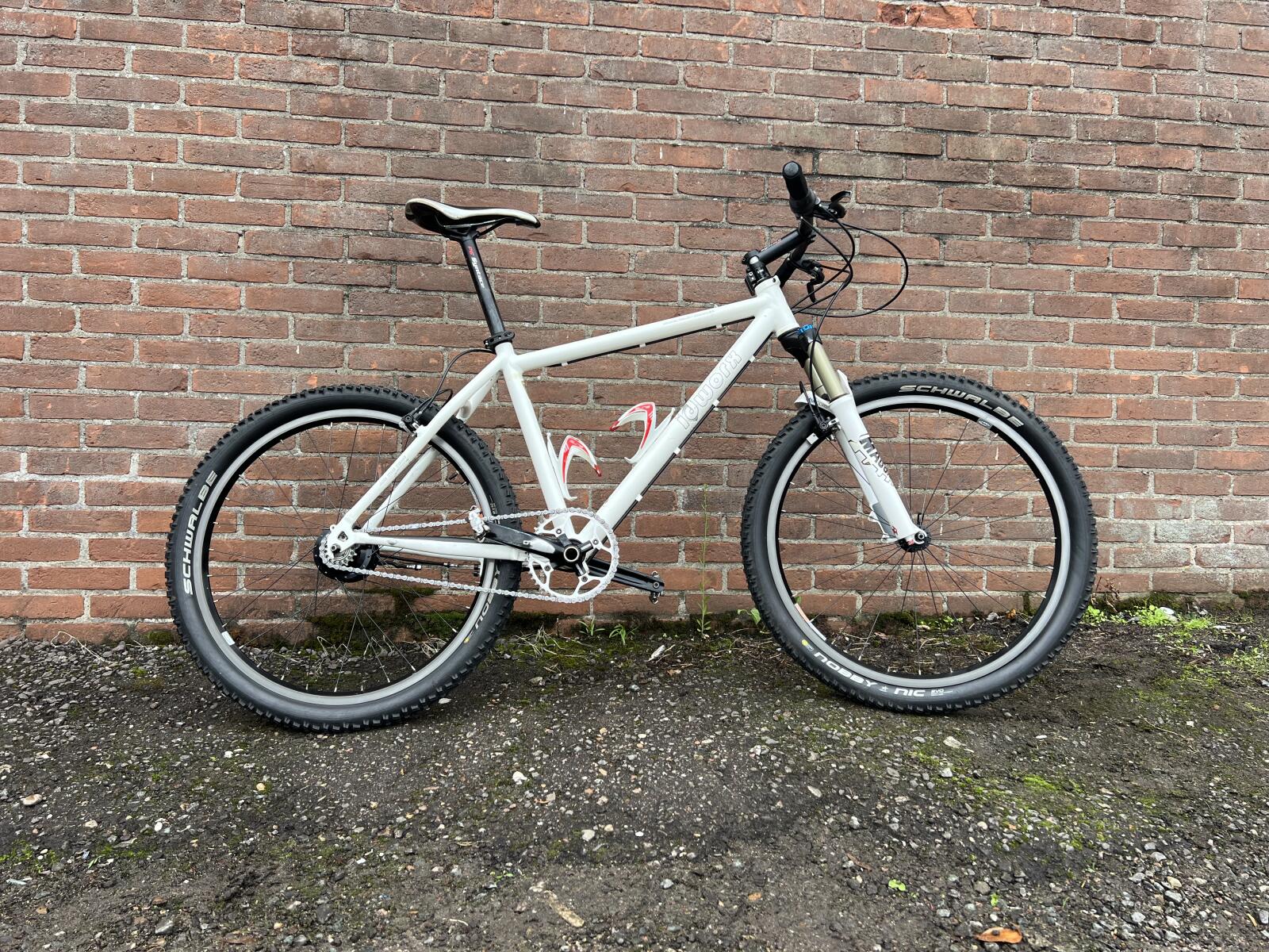 White idworx Mountain Rohler with Rohloff hub gears