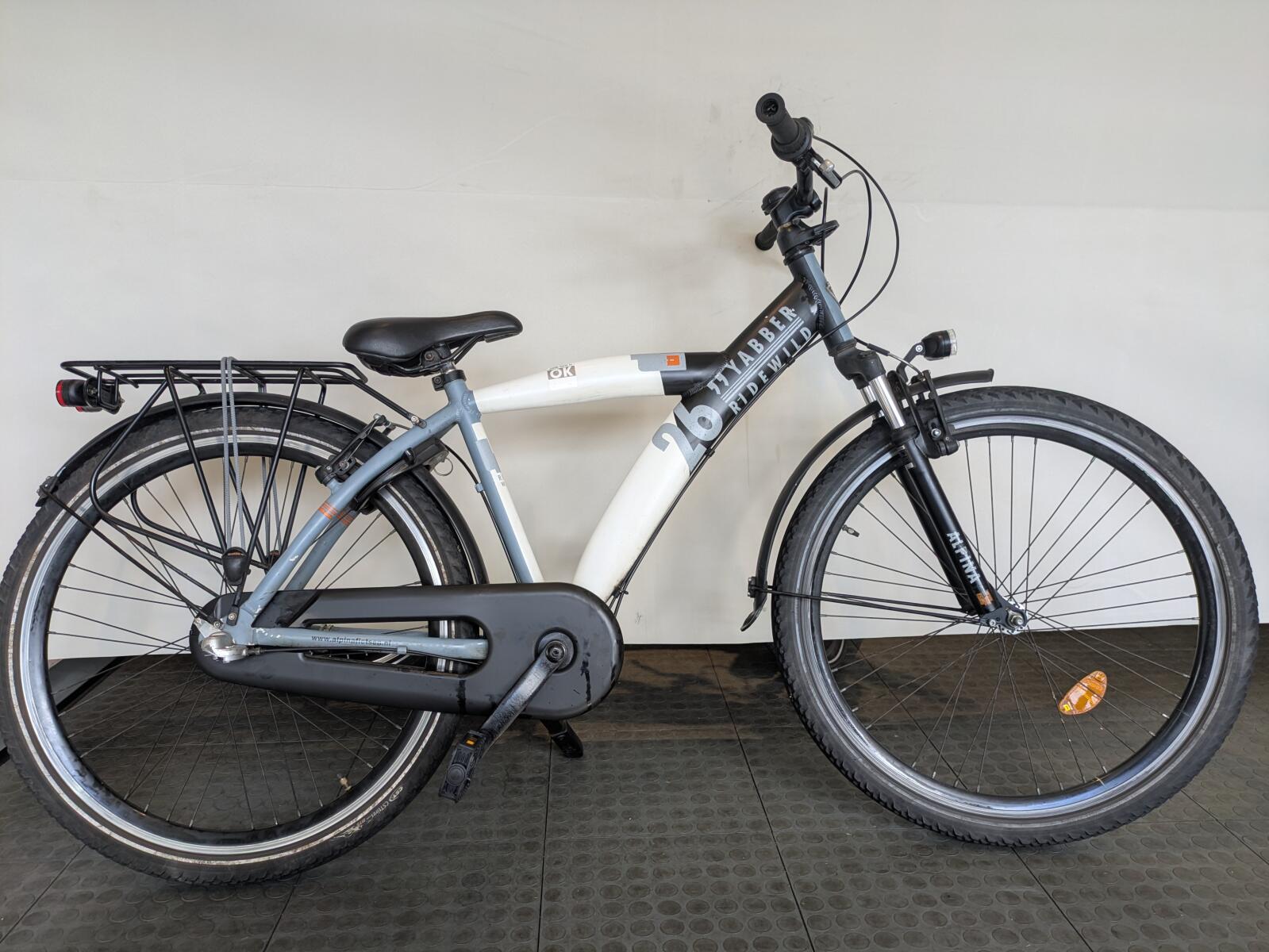 26 inch Alpina Yabber met 3 versnellingen.