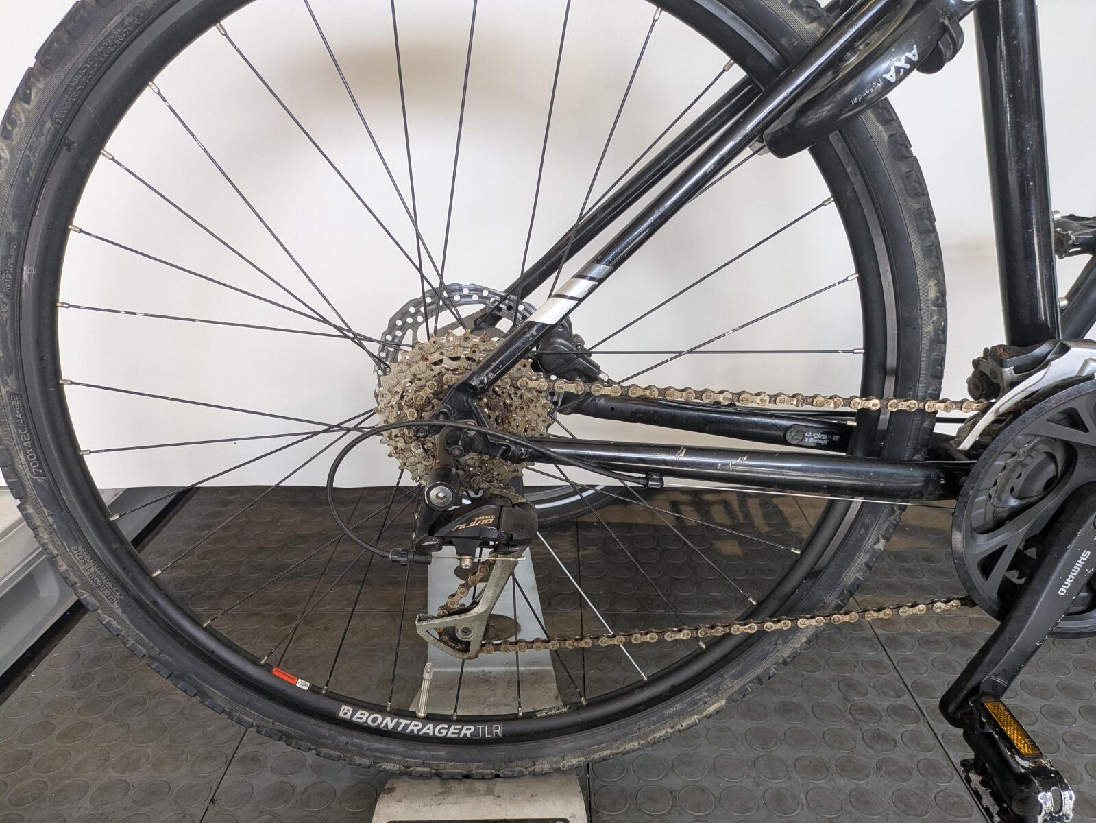 28 inch Trek Dual Sport 3 met 27 versnellingen. (4)