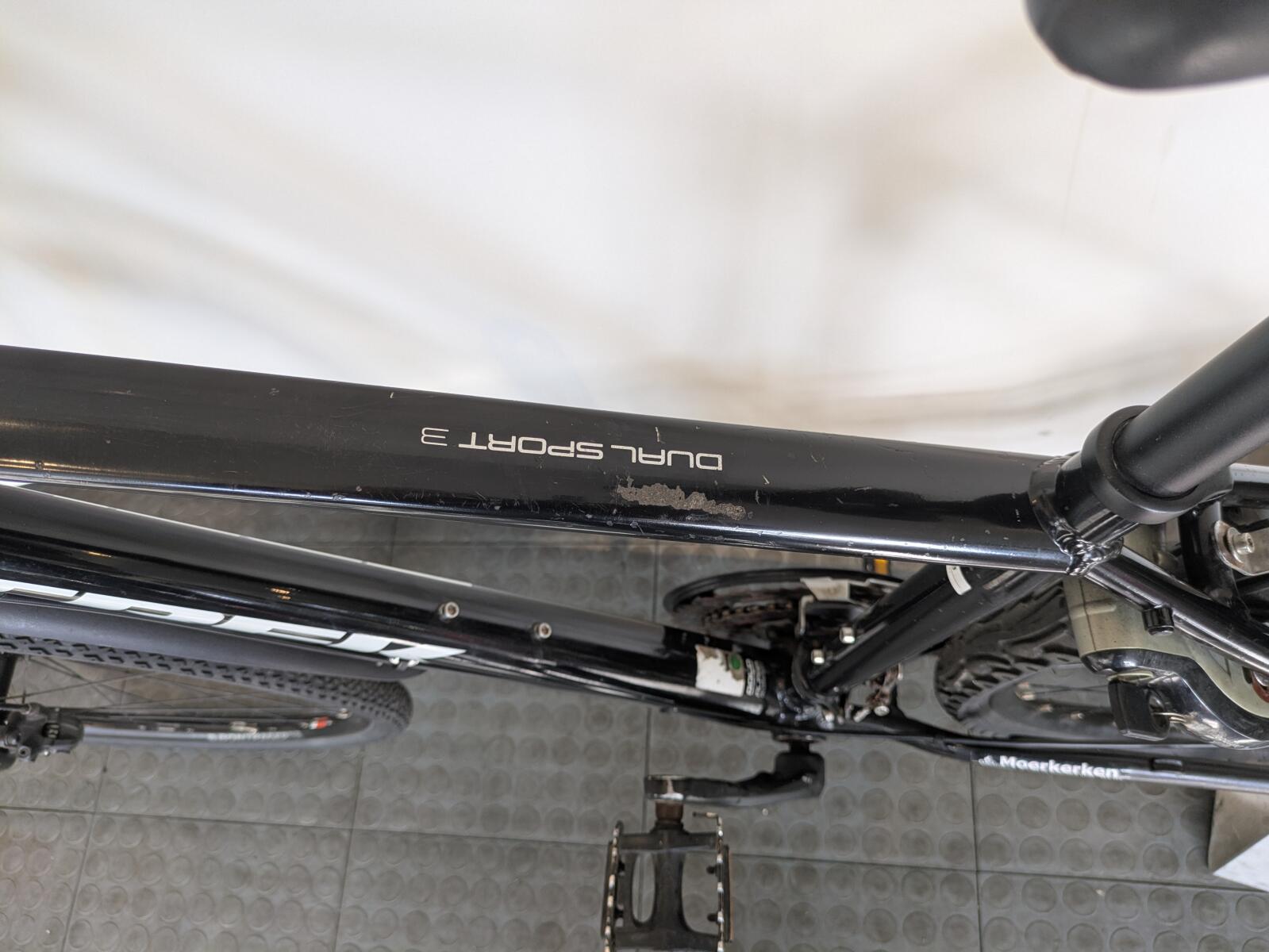 28 inch Trek Dual Sport 3 met 27 versnellingen. (6)