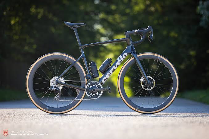 Black Cervélo Caledonia 5