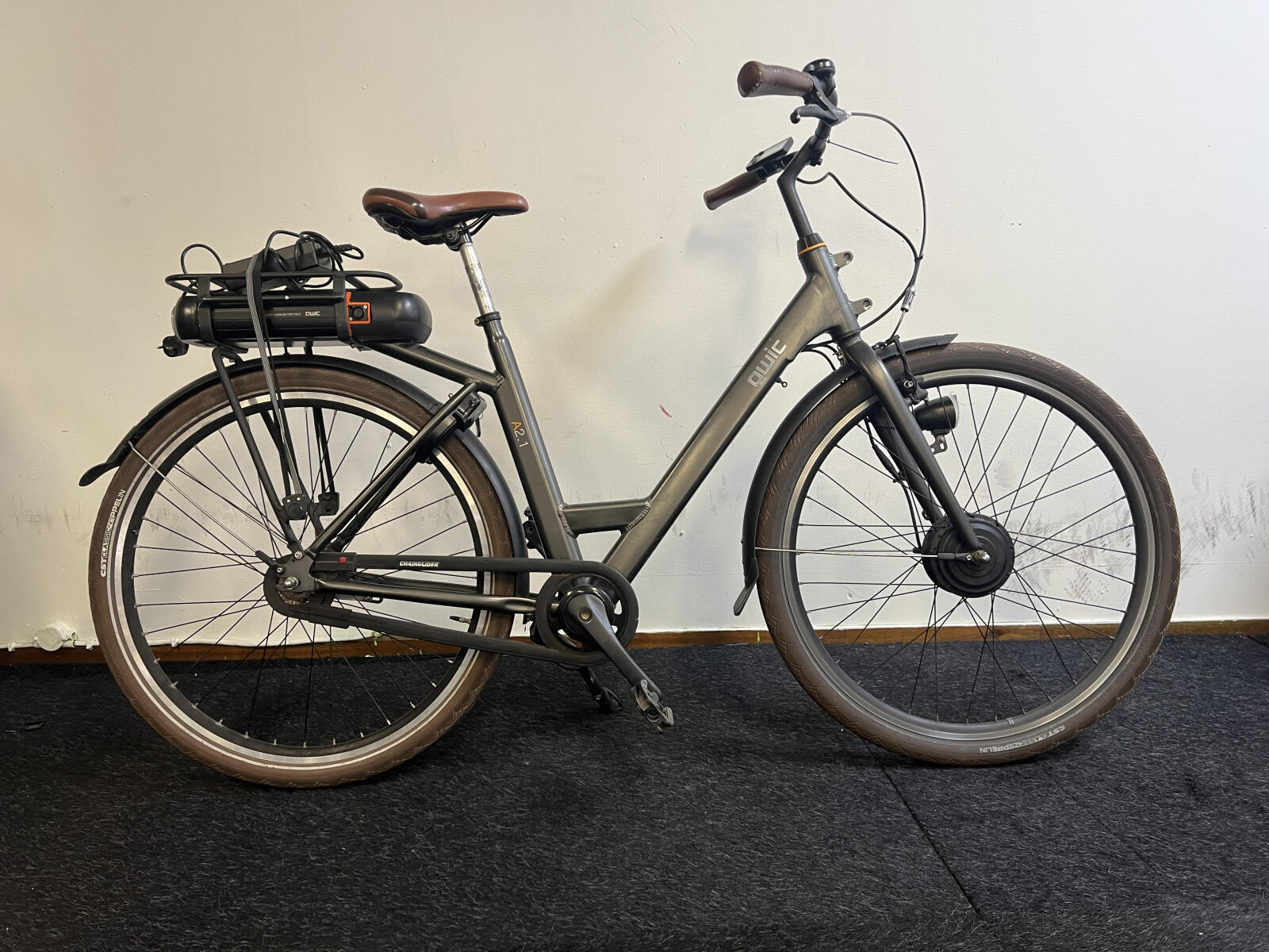 Grey Qwic A2.1 city bike