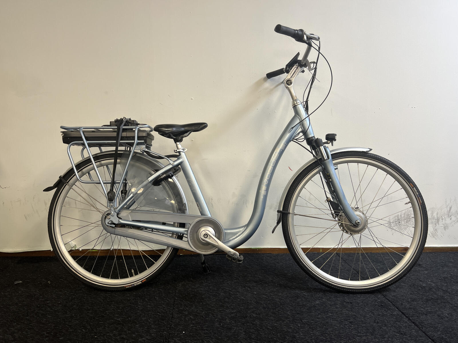 Grey Vogue city e-bike