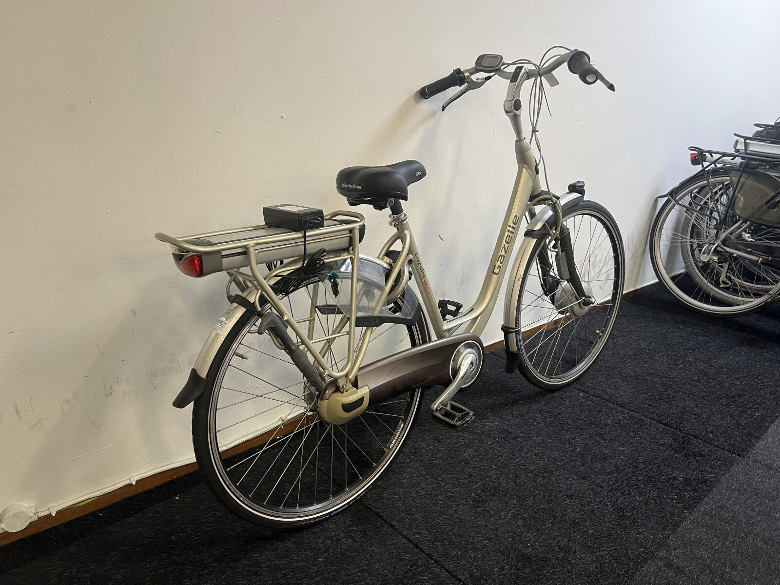 Grey Gazelle Innergy city e-bike (4)