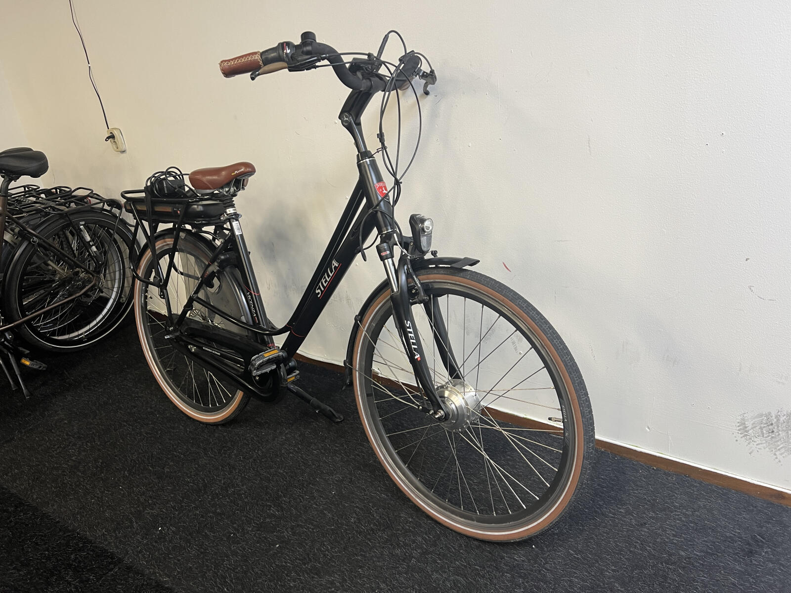 Black Stella Vincenza city e-bike (4)