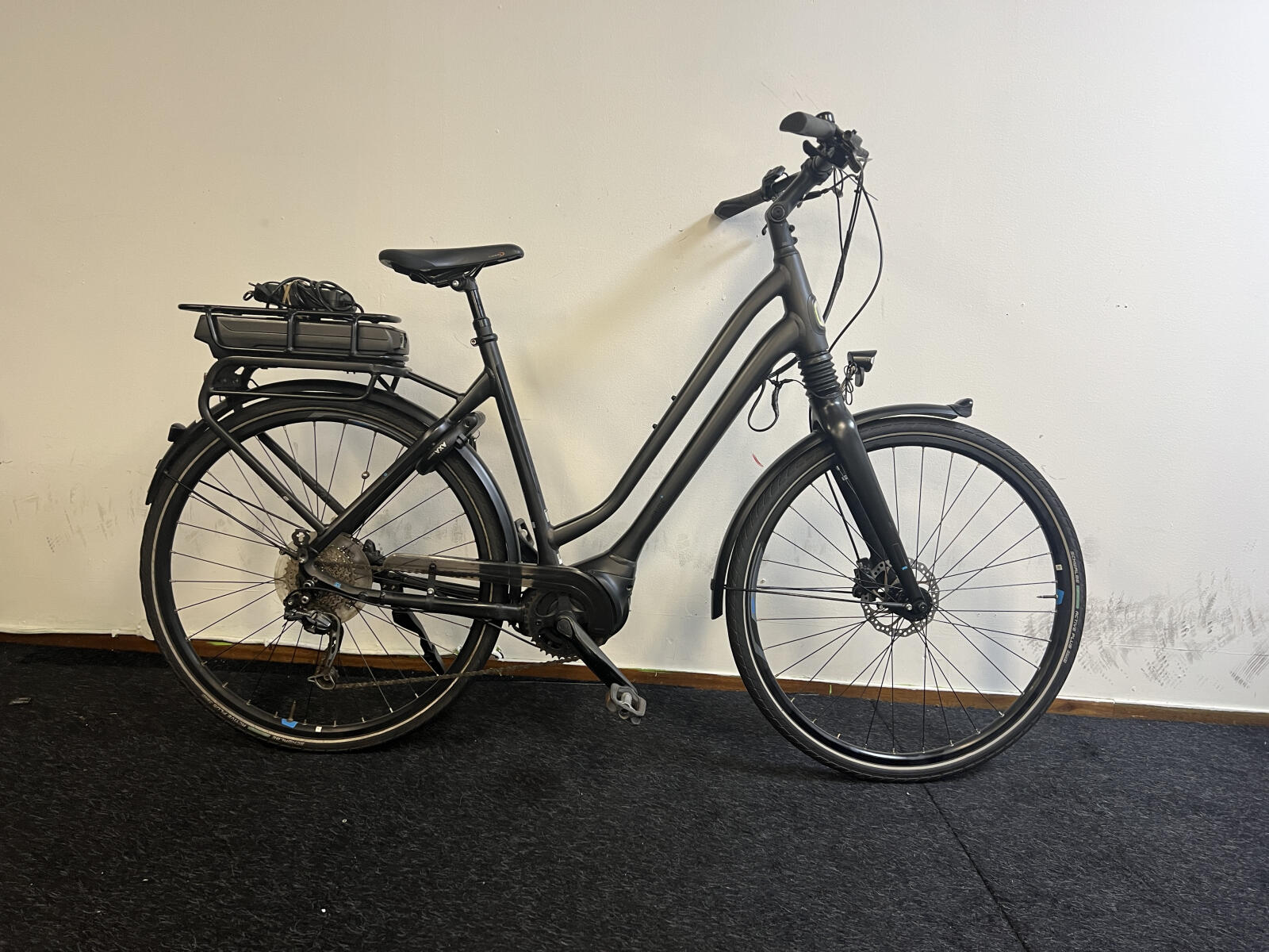 Black Giant trekking and city bike