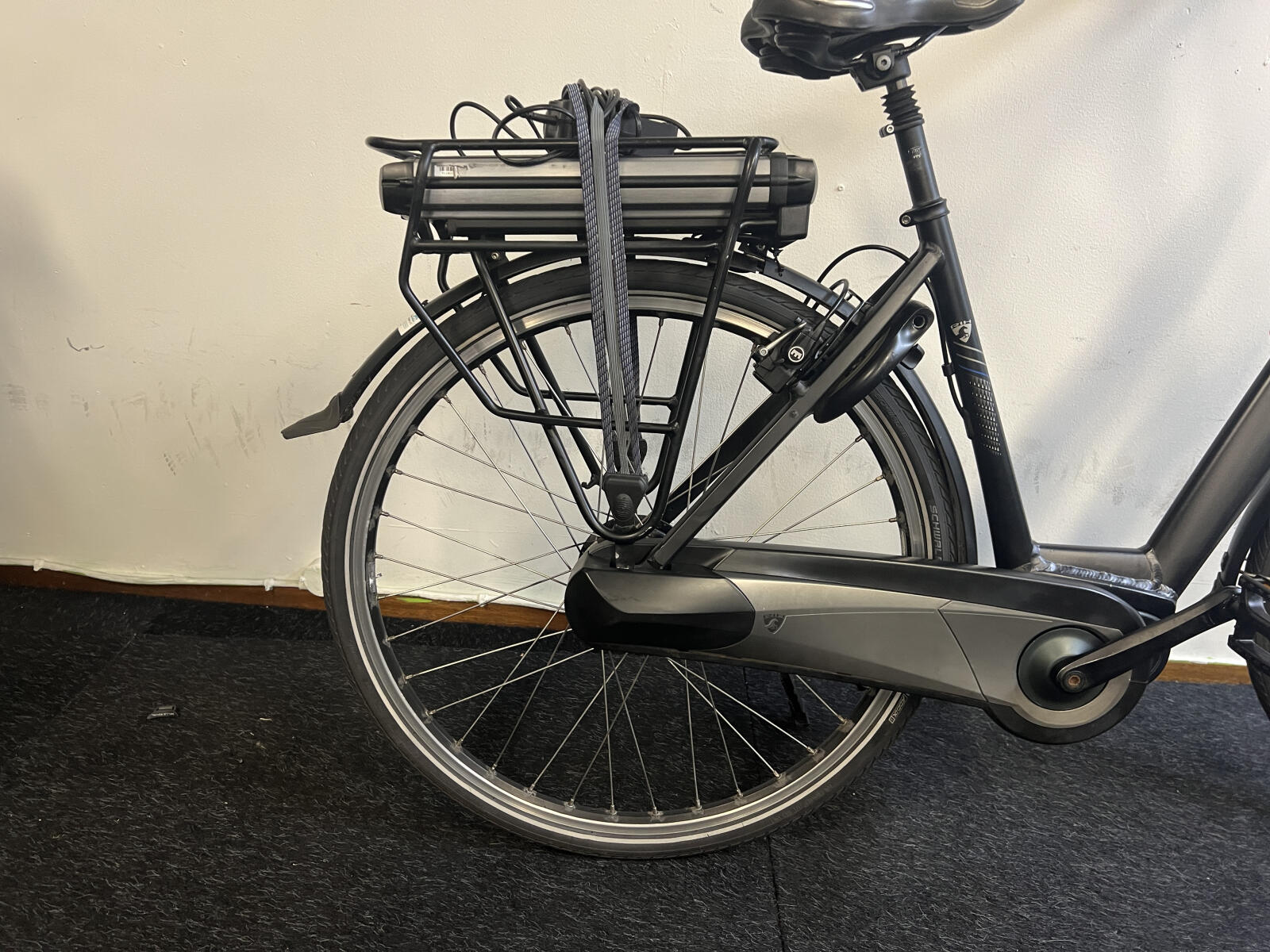 Black RIH Omega city e-bike (5)