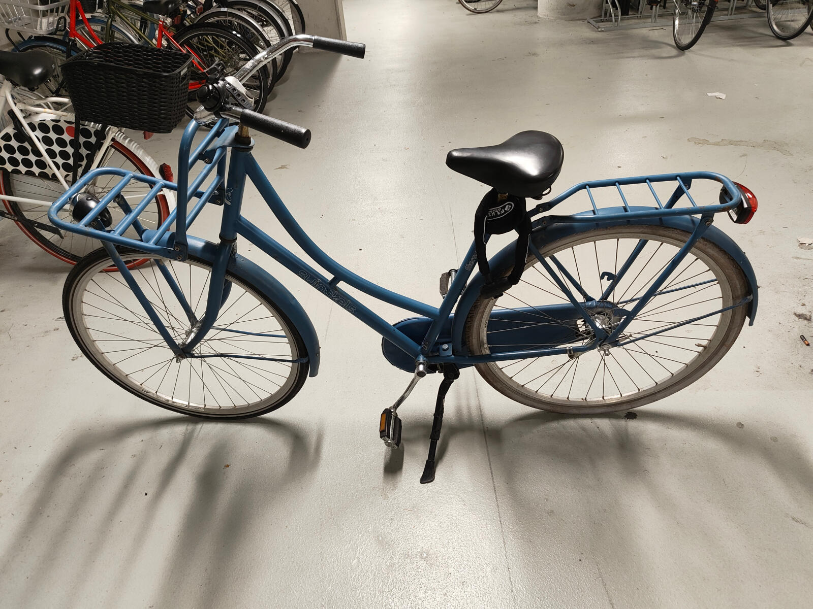 Classic dutch city bike, Comes with a chain lock, blue