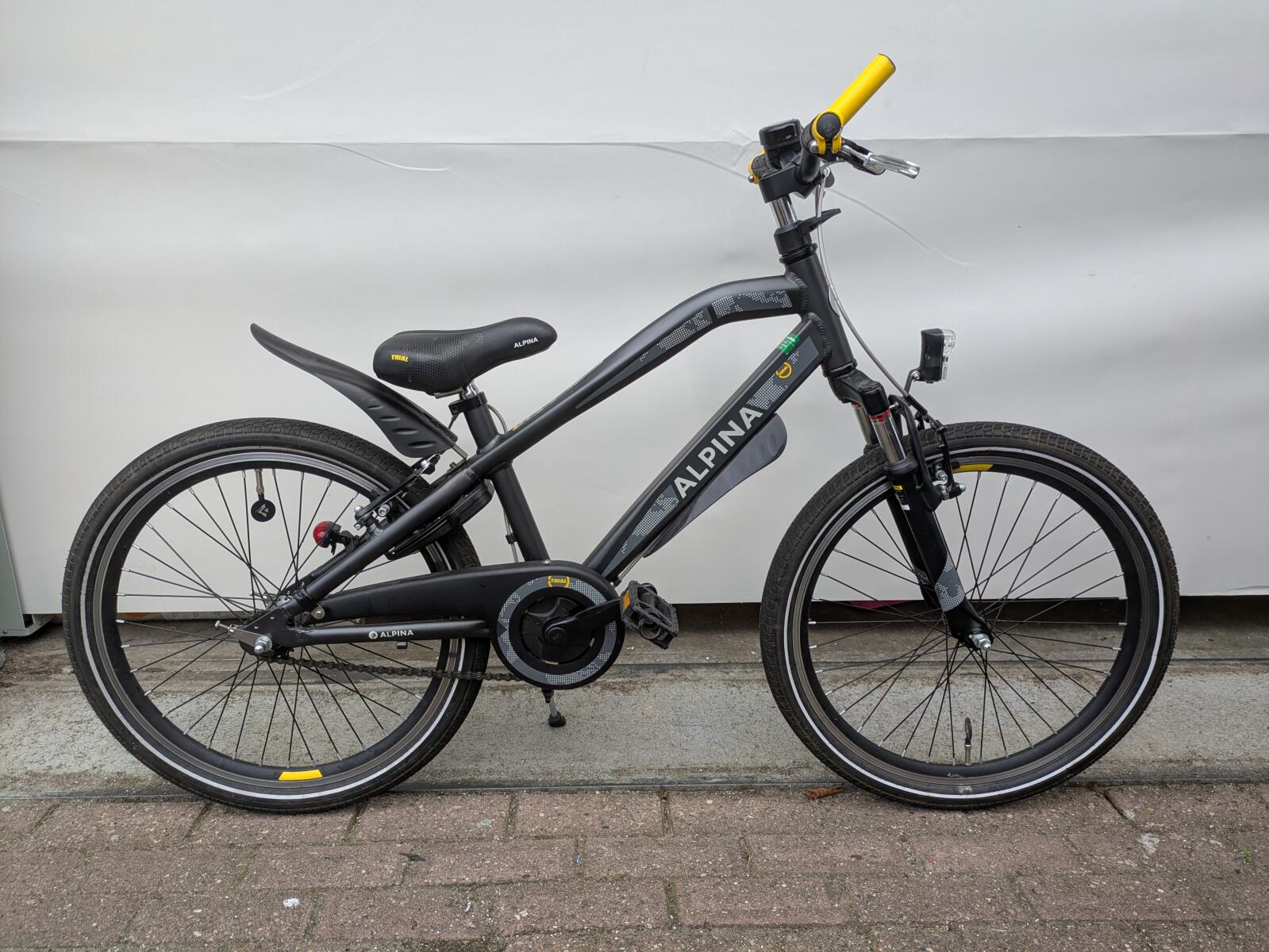22 inch Alpina Trial met handremmen, terugtraprem.