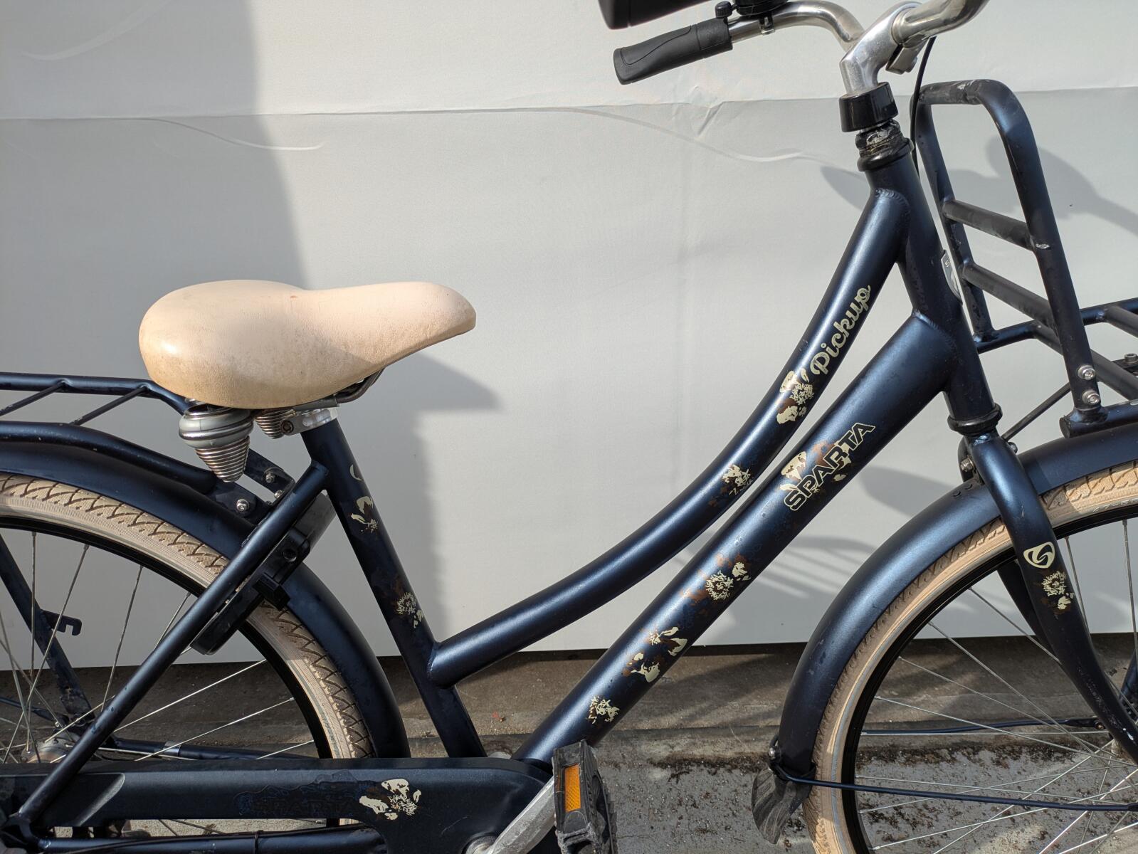 26 inch Sparta Pickup met 3 versnellingen, terugtraprem en een voordrager. (5)