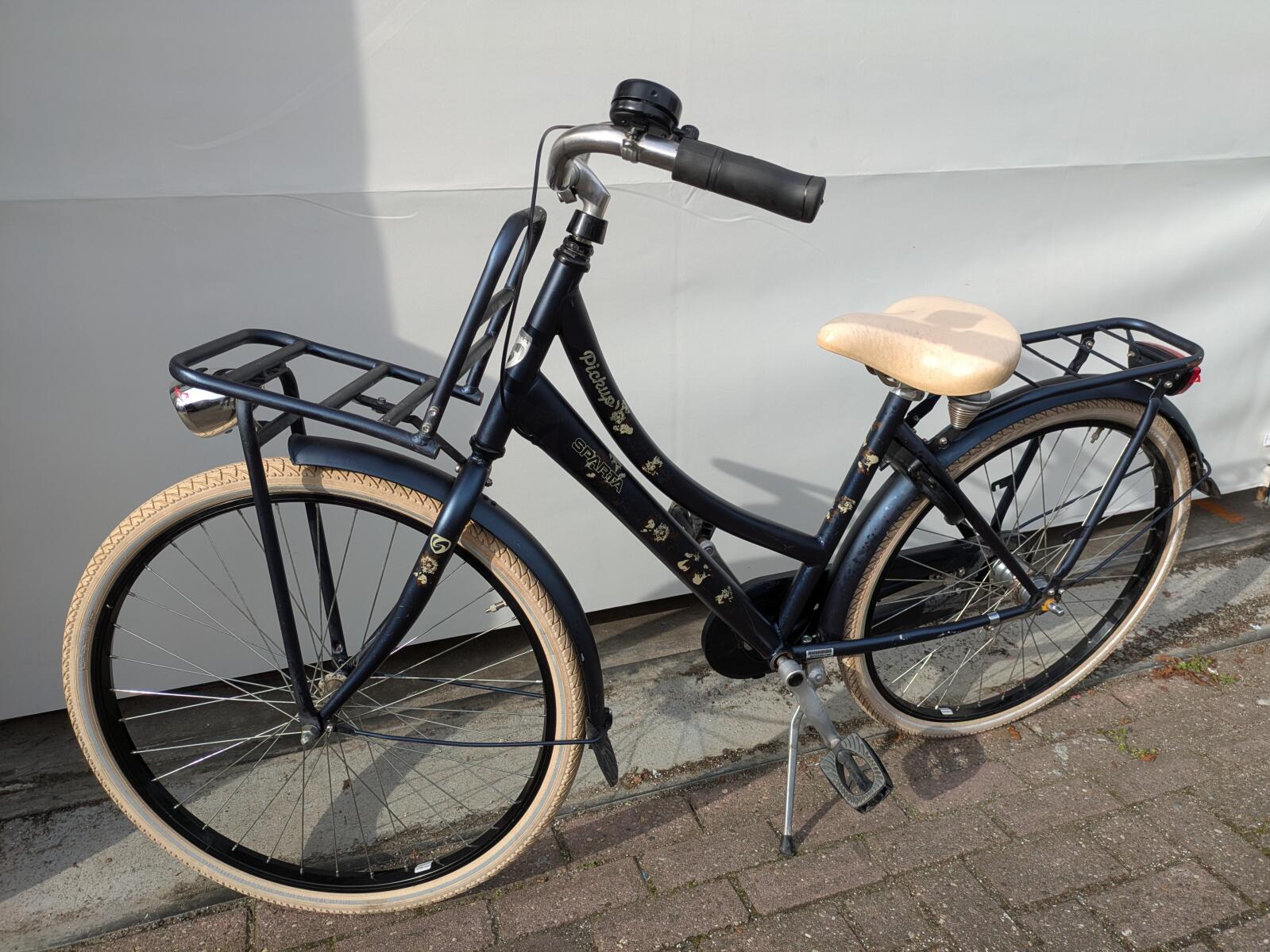 26 inch Sparta Pickup met 3 versnellingen, terugtraprem en een voordrager. (3)