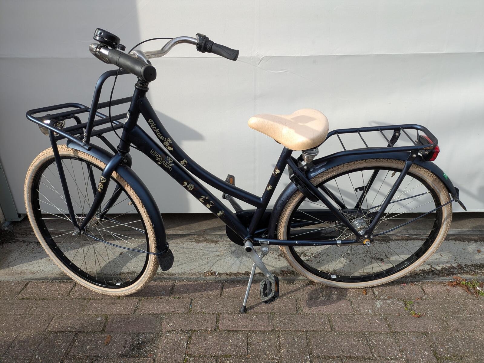26 inch Sparta Pickup met 3 versnellingen, terugtraprem en een voordrager. (4)