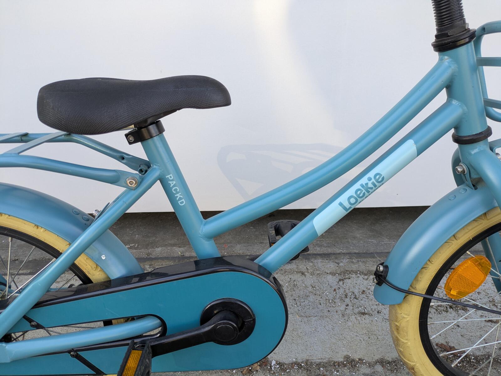 16 inch Loekie Packd met een terugtraprem en een voordrager. (5)