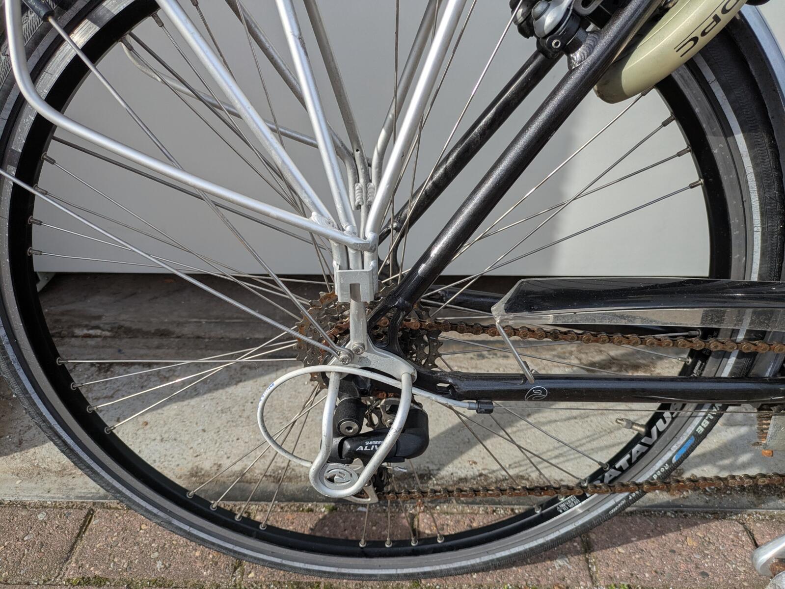 28 inch Batavus Cayucca met 24 versnellingen en vering. (4)