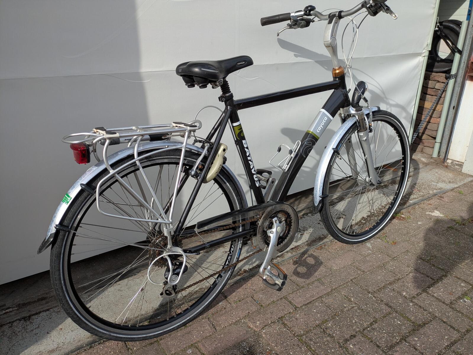 28 inch Batavus Cayucca met 24 versnellingen en vering. (3)