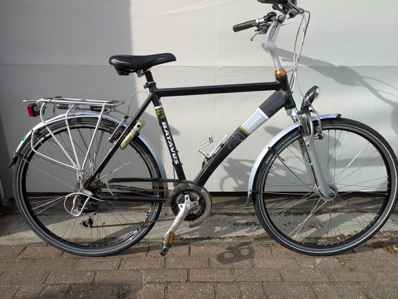 28 inch Batavus Cayucca met 24 versnellingen en vering.