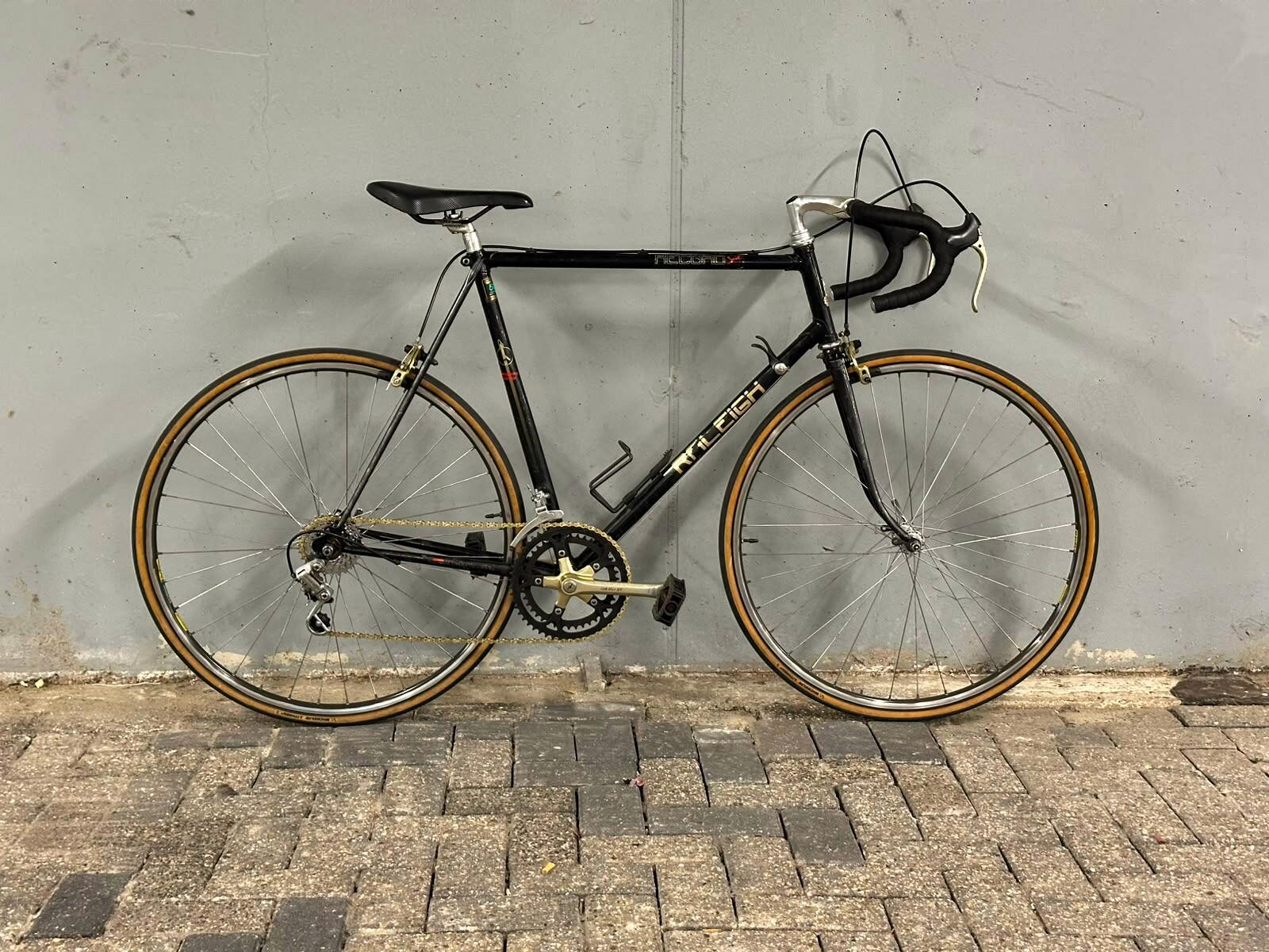 Black & Gold Vintage Raleigh Record Sprint