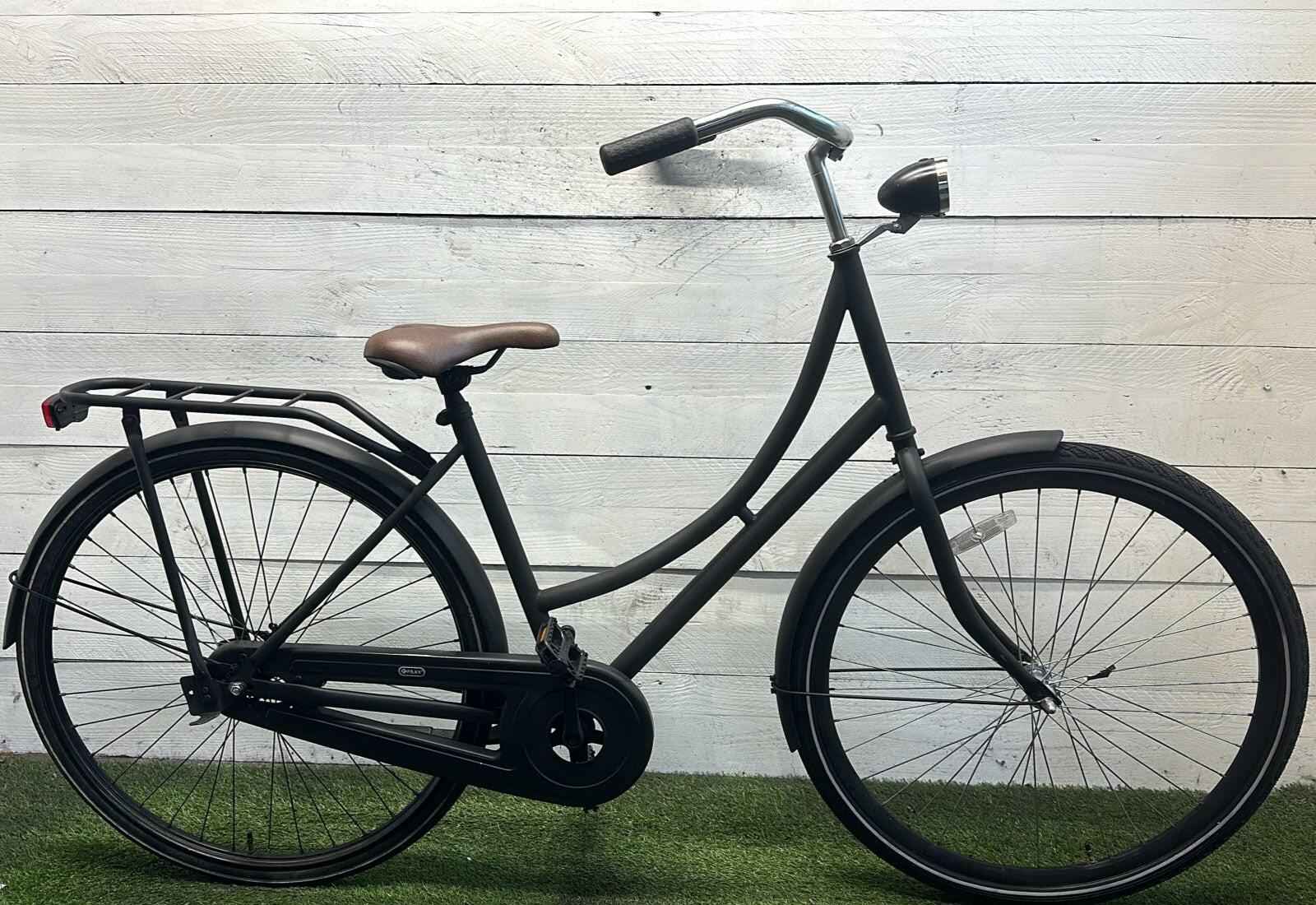 Classic dutch city bike, black