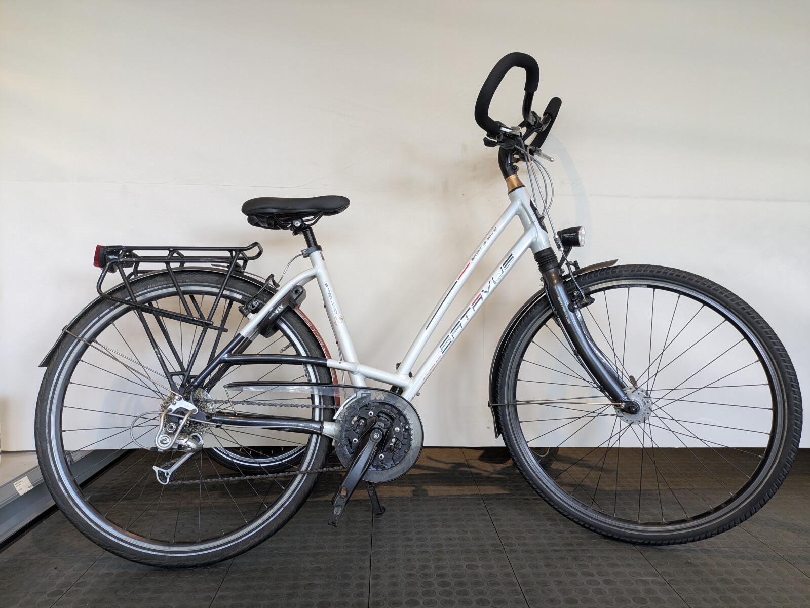 28 inch Batavus Stelvio met 27 versnellingen.