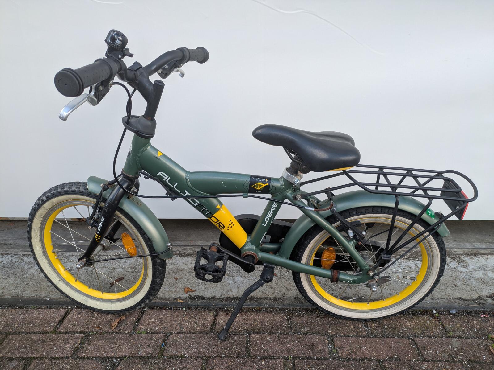 16 inch Loekie Aligator met 1 handrem en een terugtraprem. (3)