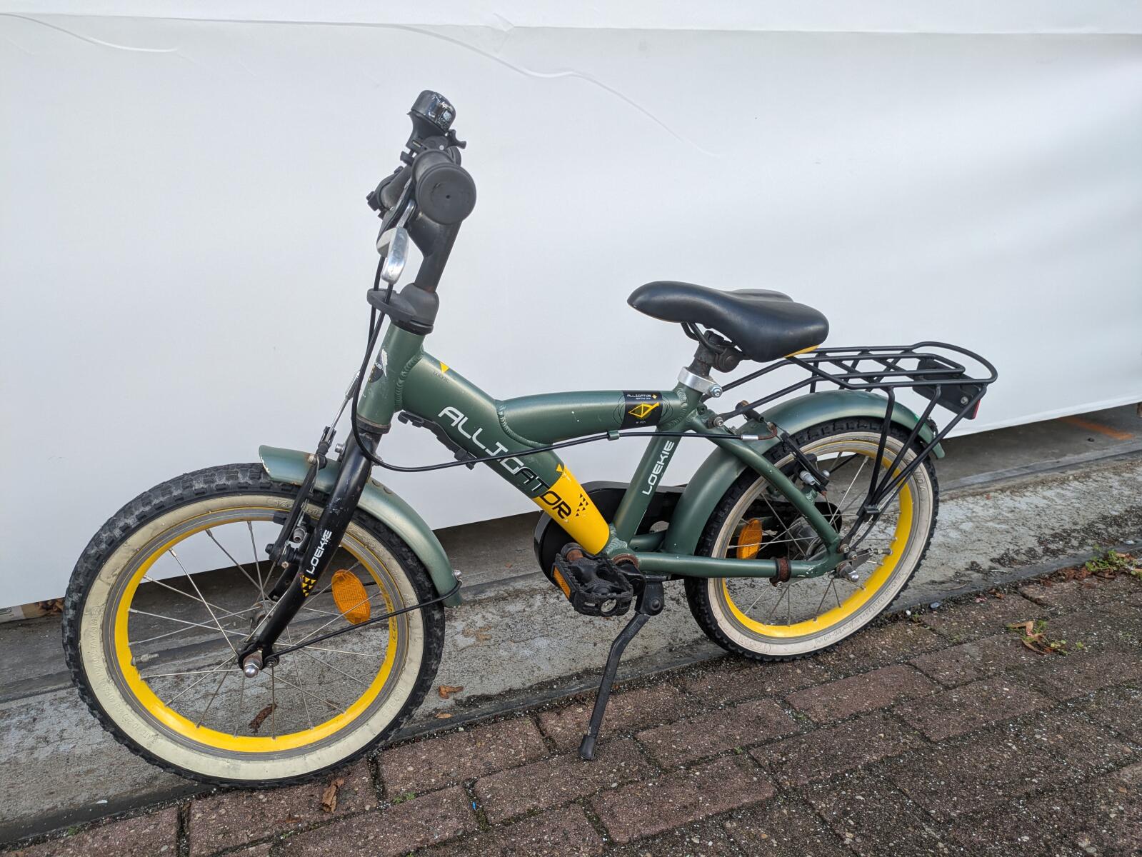 16 inch Loekie Aligator met 1 handrem en een terugtraprem. (4)
