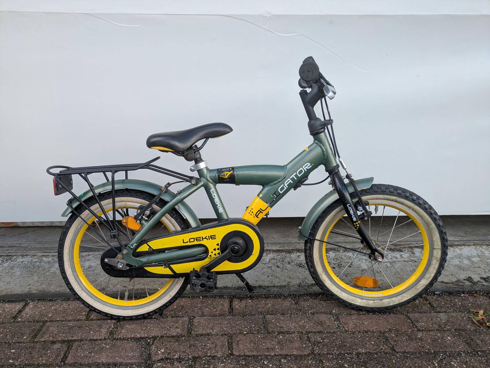16 inch Loekie Aligator met 1 handrem en een terugtraprem.