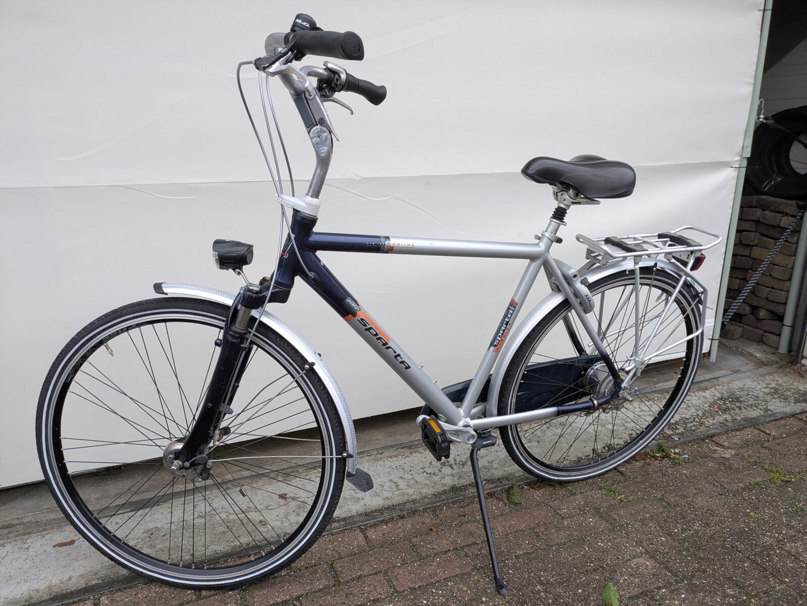 28 inch Sparta Pallas met 8 versnellingen en vering. (4)
