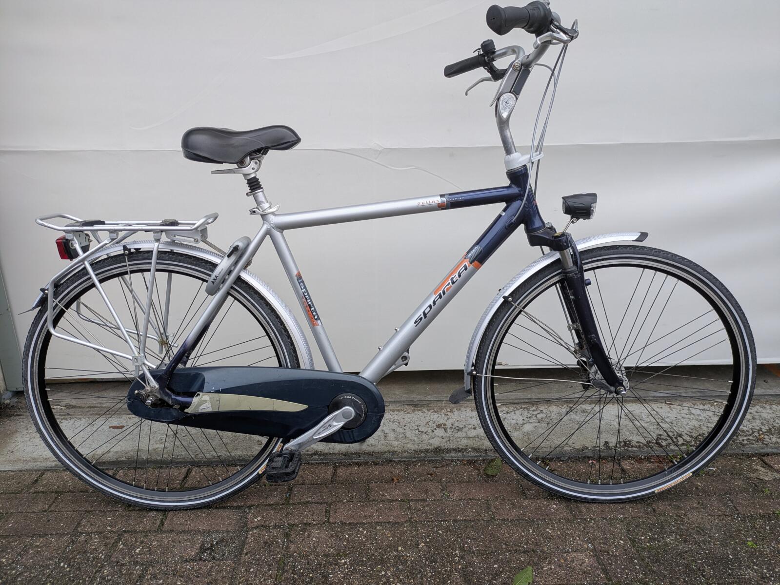28 inch Sparta Pallas met 8 versnellingen en vering.
