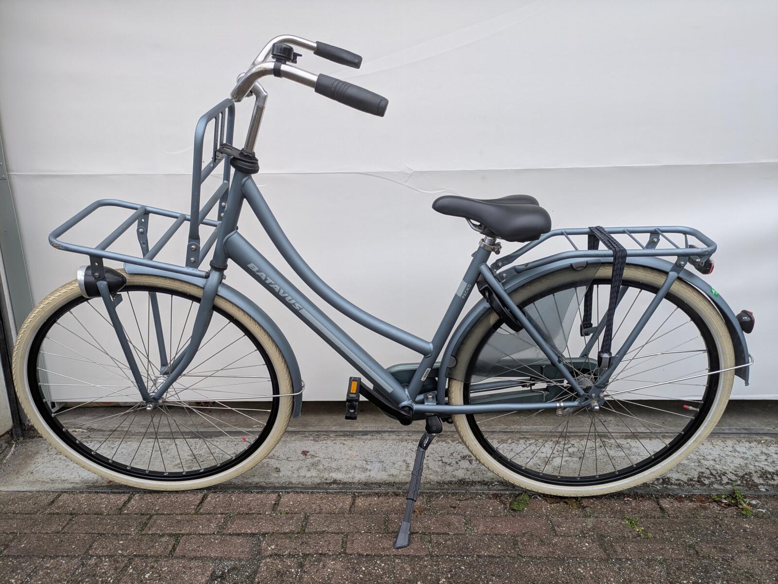 28 inch Batavus Packd met een voordrager. (4)