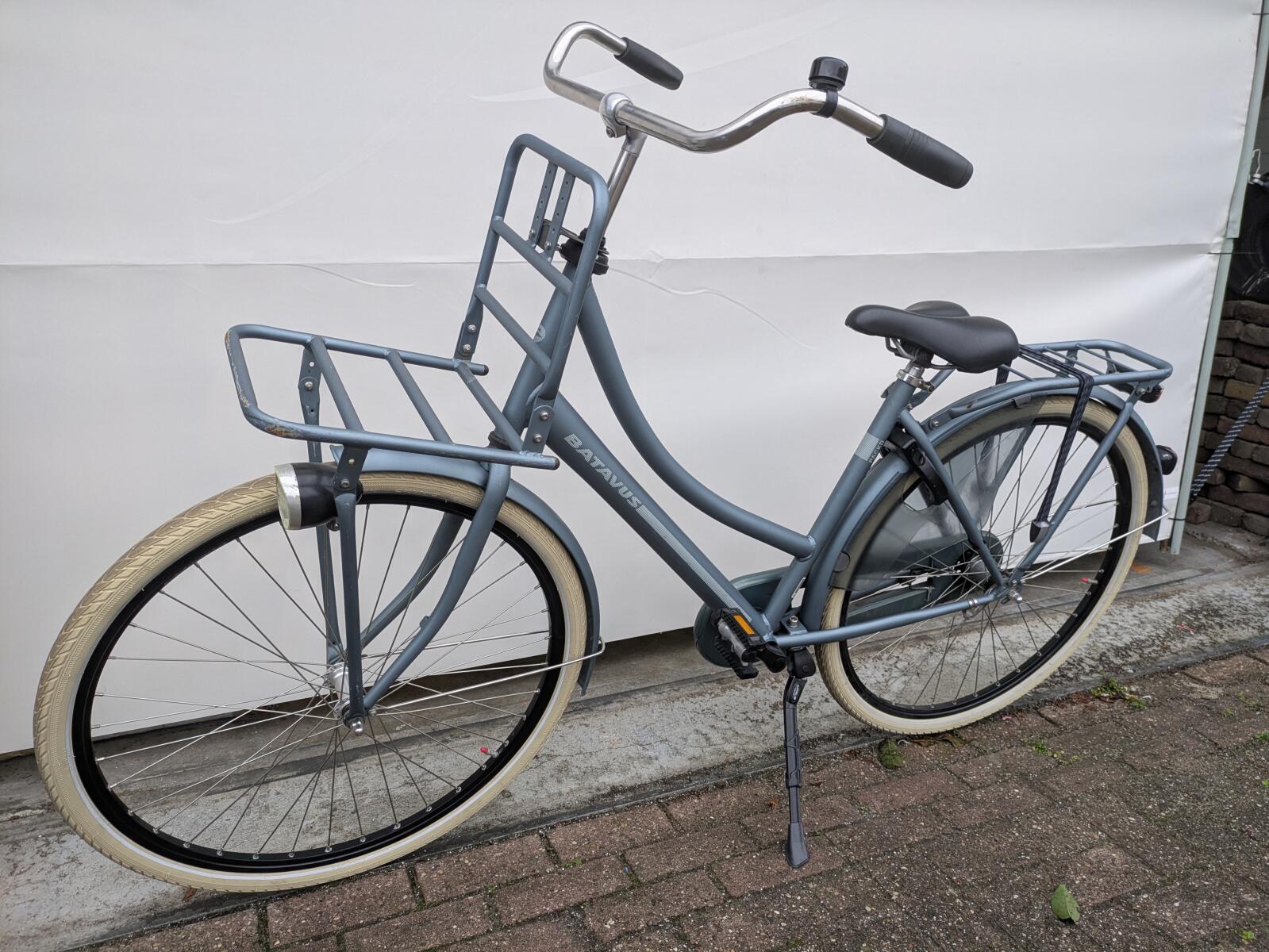 28 inch Batavus Packd met een voordrager. (3)