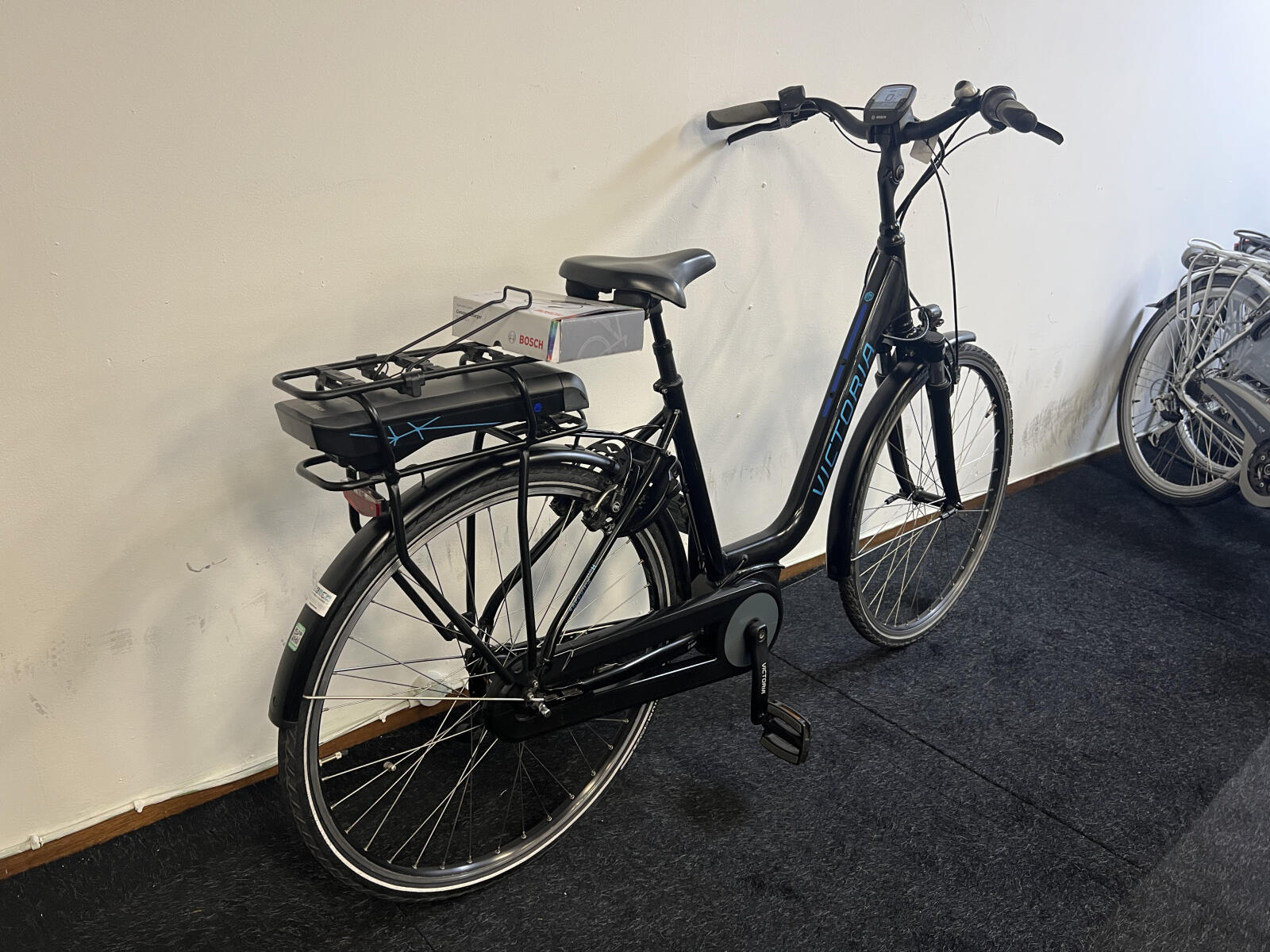 Black Victoria city e-bike (3)