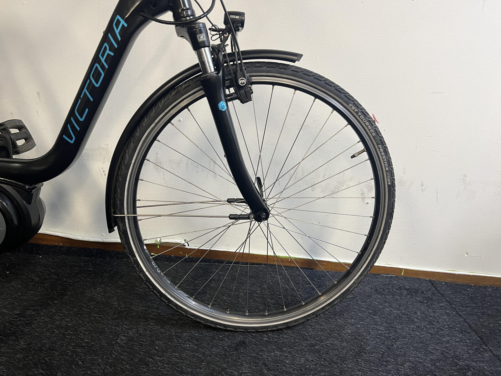 Black Victoria city e-bike (4)